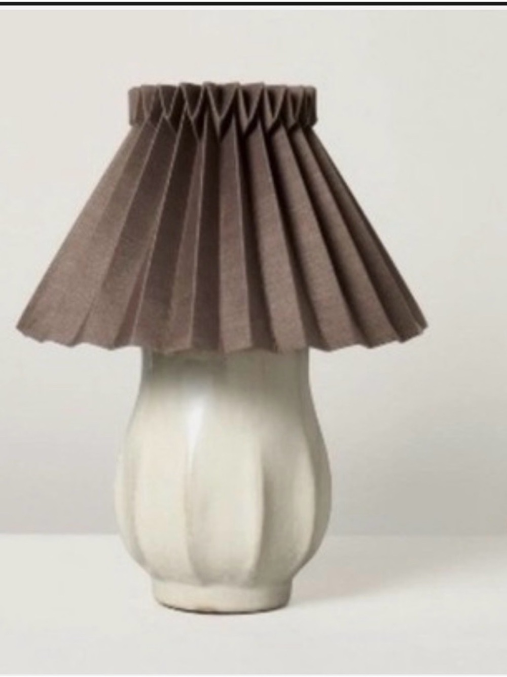 Hearth & Home Magnoila
Ceramic Table Lamp With Brown Pleated Shade